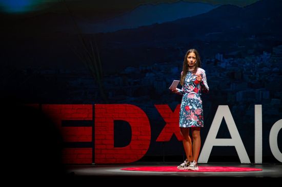 Charla TEDxAlcoi: «Bulos alimentarios, así cambian tu percepción del mundo»