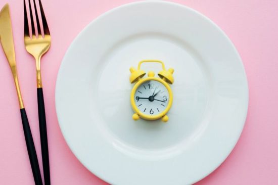 Consultorio nutricional: ¿comer y cenar tarde influye en nuestro peso corporal?