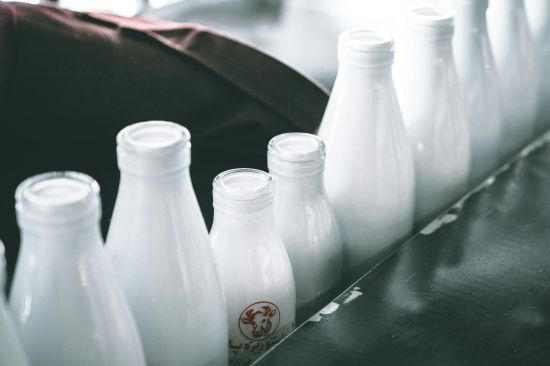 ¿De dónde viene la leche que tomamos?