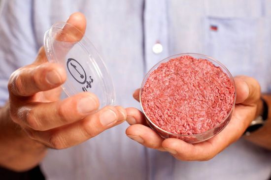 Carne, pescado, leche y huevos sin animales: los alimentos del futuro se fabrican en una placa de Petri