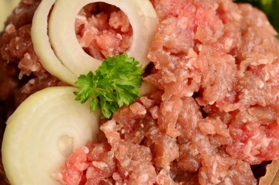 Consultorio nutricional: ¿por qué no hay que comer las hamburguesas poco hechas?